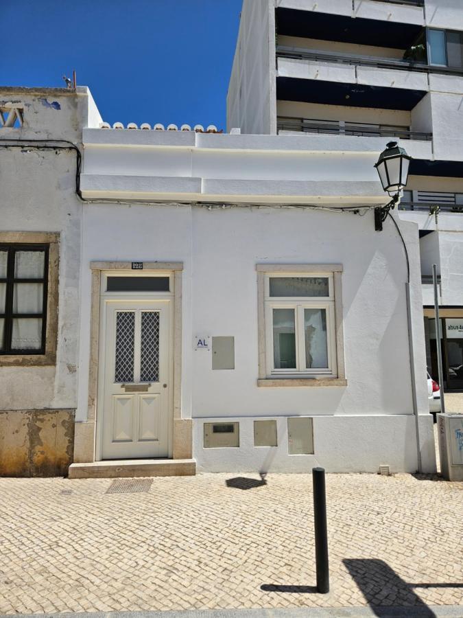 The Singular - Downtown Studio Faro Bagian luar foto